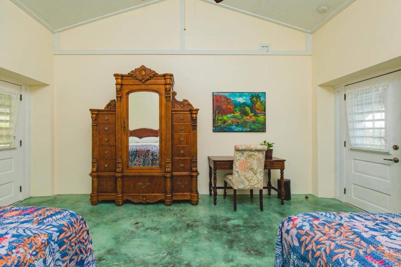 Feather Leaf Inn Frederiksted 외부 사진